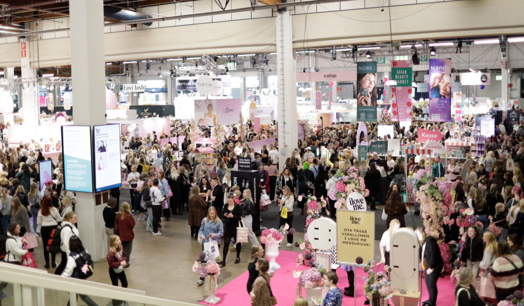 Inspiroiva tunnelma Helsingin Messukeskuksessa – positiivinen ilmapiiri ja hyväntuuliset kohtaamiset